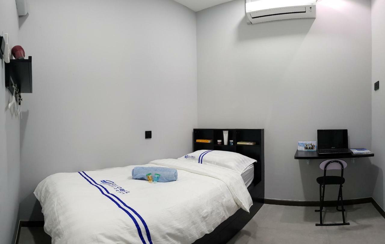 Global Residency Hotel Kota Kinabalu Bagian luar foto