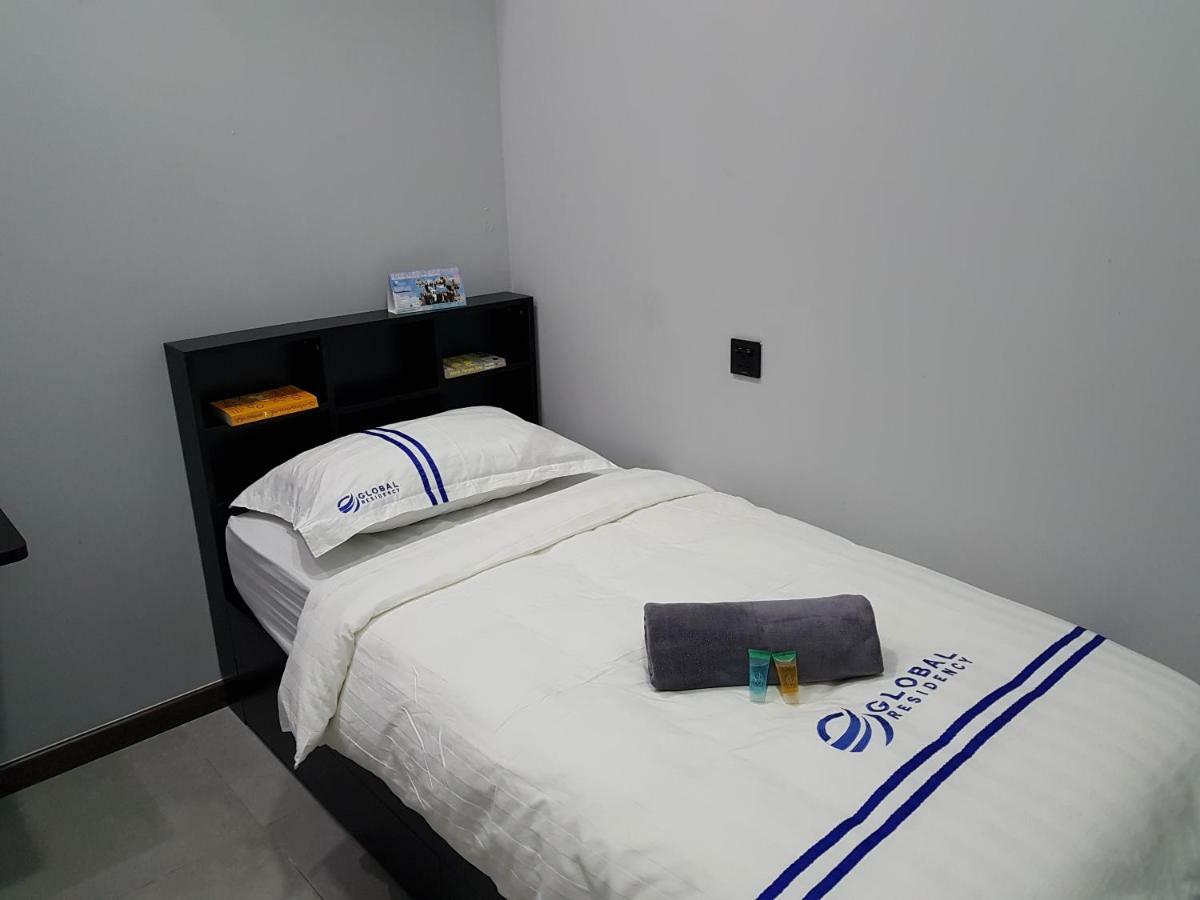 Global Residency Hotel Kota Kinabalu Bagian luar foto