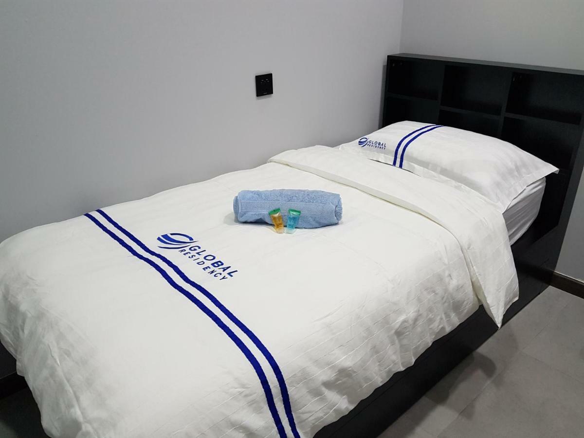 Global Residency Hotel Kota Kinabalu Bagian luar foto