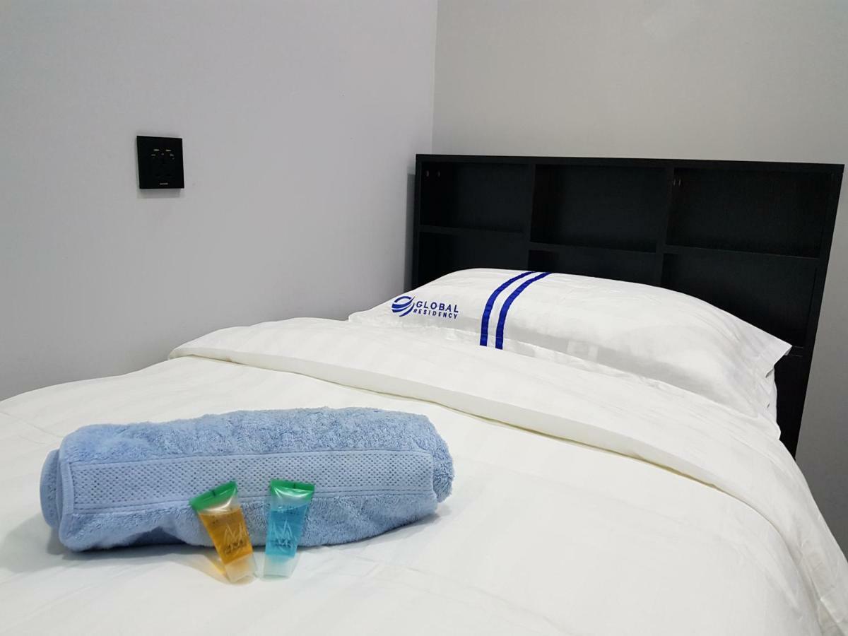 Global Residency Hotel Kota Kinabalu Bagian luar foto